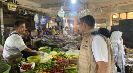 Foto : Satgas Pangan Ditreskrimsus Polda Kalimantan Selatan melakukan sidak ke Pasar Ahad Kertak Hanyar