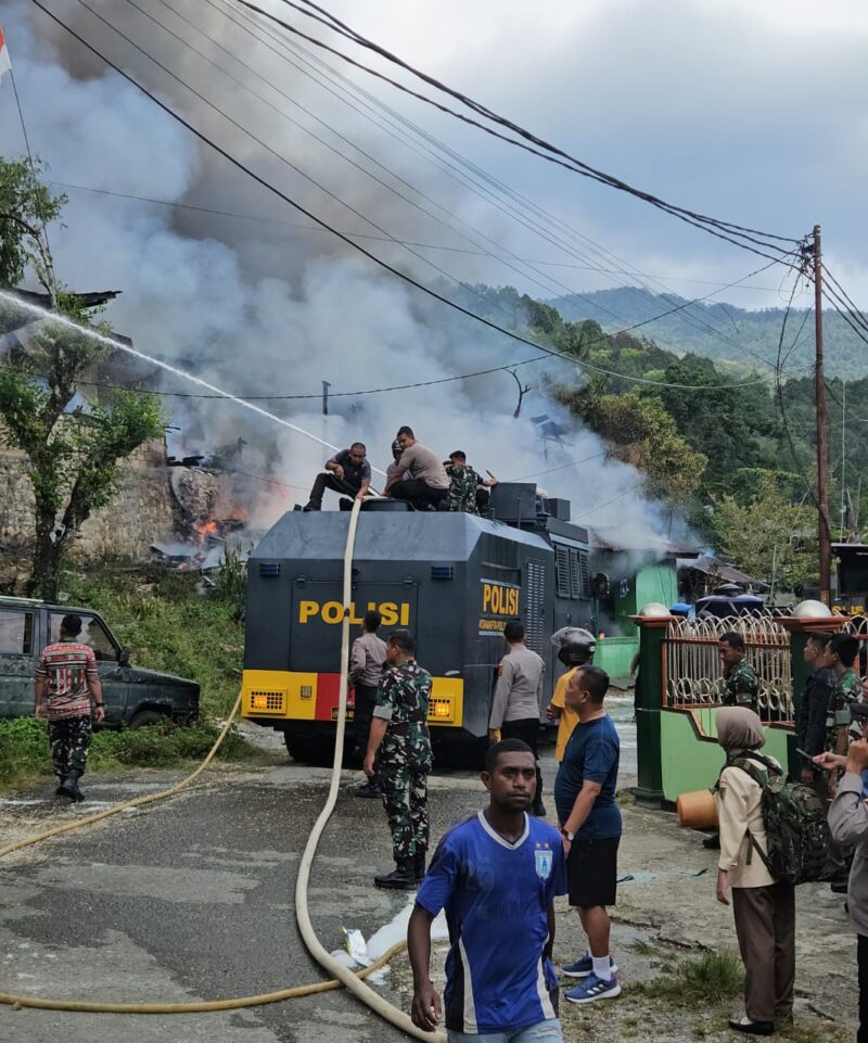 Foto : Kebakaran yang terjadi di Kompleks Kodam Lama Jalan Sukun Kelurahan Numbay Distrik Jayapura Selatan