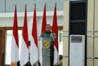 Foto : Kasdam XII/Tpr, Brigjen TNI Putra Widyawinaya, S.H., M.P.M., memberikan pembekalan kepada Perwira Siswa Pendidikan Reguler LIV Sekolah Staf dan Komando TNI Tahun 2025