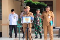 Foto : Camat Labuan Amas Utara pimpin apel gabungan di halaman Kantor Kecamatan Labuan Amas Utara