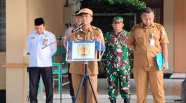 Foto : Camat Labuan Amas Utara pimpin apel gabungan di halaman Kantor Kecamatan Labuan Amas Utara