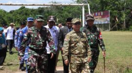 Foto : Acara pembukaan TNI Manunggal Membangun Desa (TMMD) Reguler Perbatasan ke-126 yang diselenggarakan oleh Kodim 1208/Sambas di Desa Ratu Sepudak, Kec. Galing, Kabupaten Sambas, Kalimantan Barat