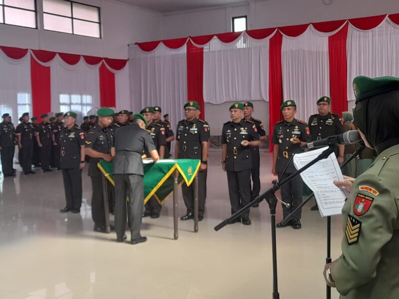 Foto : upacara Serah Terima Jabatan (Sertijab) sejumlah pejabat utama dan komandan distrik militer (Dandim) di Aula Makorem 101/Antasari, Banjarmasin, Kalimantan Selatan