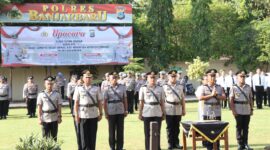 Foto : Upacara Sertijab dipimpin oleh Kapolres Banjarbaru dilingkungan Polres Banjarbaru di lapangan hijau