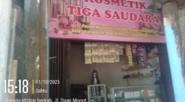 Foto : Toko kosmetik bernama 