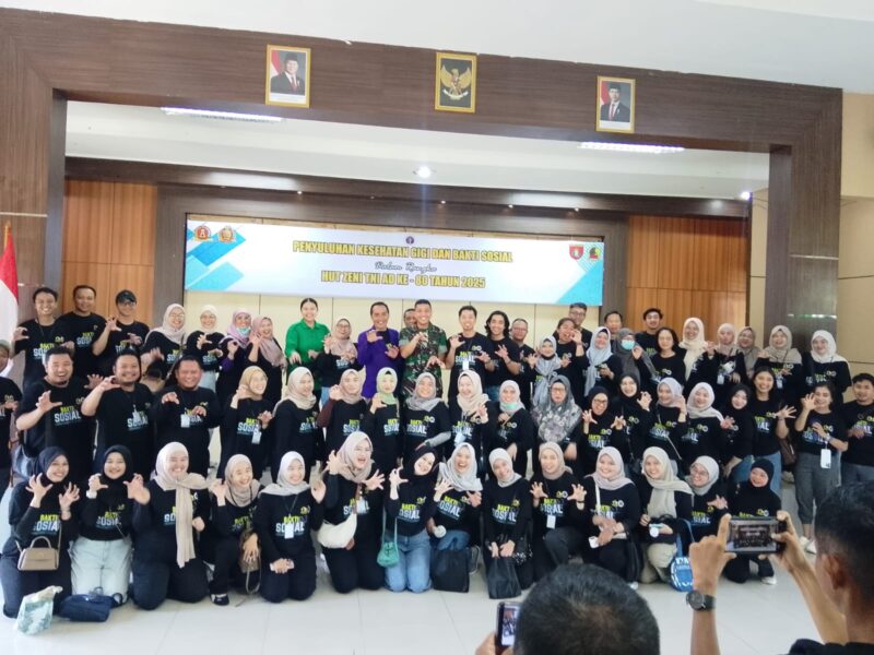 Foto : Kegiatan bakti sosial pemeriksaan gigi dan mulut gratis bagi masyarakat yang digelar di Markas Denzipur 8/GM, Banjarbaru
