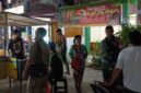 Foto : Babinsa Koramil 02/Sekayam, melaksanakan patroli malam di Jl Lintas Sekayam, Desa Balan Karangan, Kecamatan Sekayam, Kabupaten Sanggau