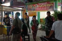 Foto : Babinsa Koramil 02/Sekayam, melaksanakan patroli malam di Jl Lintas Sekayam, Desa Balan Karangan, Kecamatan Sekayam, Kabupaten Sanggau
