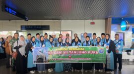 Foto : 16 jama'ah umroh penghargaan Pangdam XII/Tanjungpura berangkat ke Tanah Suci melalui Bandara Supadio, Kubu Raya