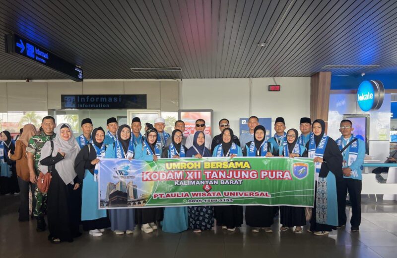 Foto : 16 jama'ah umroh penghargaan Pangdam XII/Tanjungpura berangkat ke Tanah Suci melalui Bandara Supadio, Kubu Raya