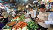 Foto : Polda Kalsel melakukan Pengecekan harga bahan pokok penting (Bapokting) di Pasar Kalindo Jalan Belitung, Kota Banjarmasin