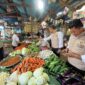 Foto : Polda Kalsel melakukan Pengecekan harga bahan pokok penting (Bapokting) di Pasar Kalindo Jalan Belitung, Kota Banjarmasin