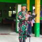 Foto : Babinsa Koramil 1002-08/Labuan Amas Utara, Serma Suhartono, bertindak sebagai pembina upacara bendera di MTSN 3 Hulu Sungai Tengah