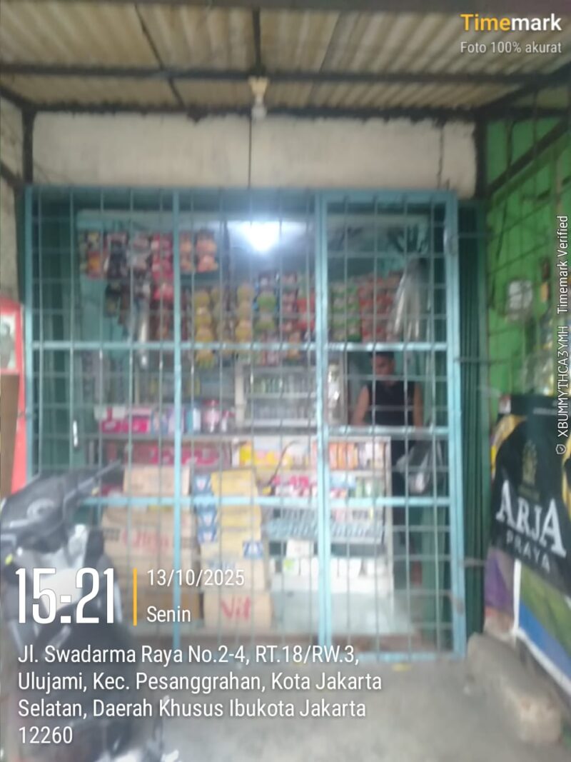 Foto : Toko kosmetik di Jalan Swadarma Raya No. 2-4, RT.18/RW.03, Ulujami, Kecamatan Pesanggrahan, Jakarta Selatan