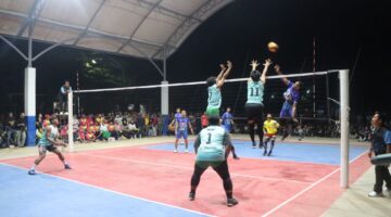 Foto : Turnamen Bola Voli Kapolres HST Cup 2025 Sen Benua Enam di Lapangan Pelajar Barabai