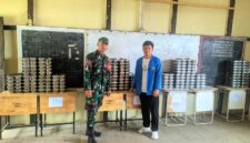 Foto : Babinsa koramil 1204-15/Sekadau Hilir praka irawan laksanakan kegiatan pemantauan Pembagian Makan Bergizi Gratis