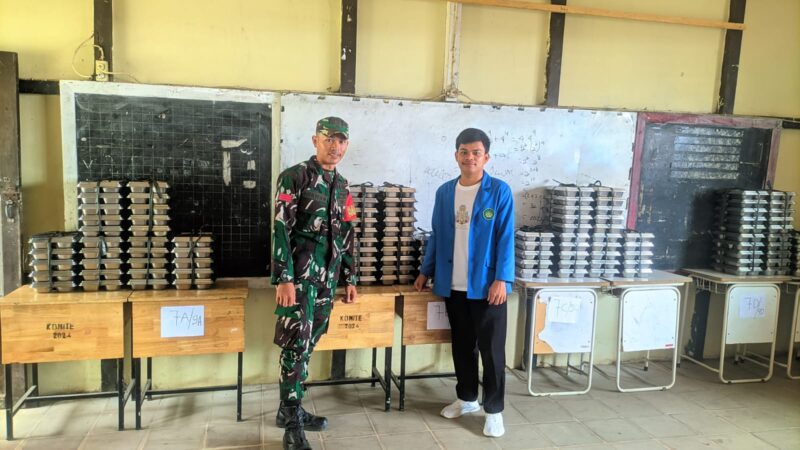 Foto : Babinsa koramil 1204-15/Sekadau Hilir praka irawan laksanakan kegiatan pemantauan Pembagian Makan Bergizi Gratis