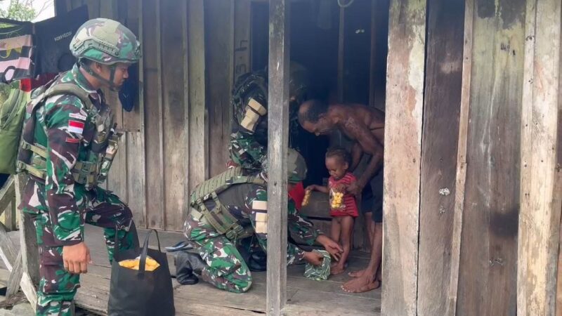 Foto : Satgas Pamtas RI-PNG Yonif 521/DY Pos Benawa melaksanakan kegiatan Binter di Kampung Benawa, Distrik Benawa, Kabupaten Yalimo, Papua Pegunungan