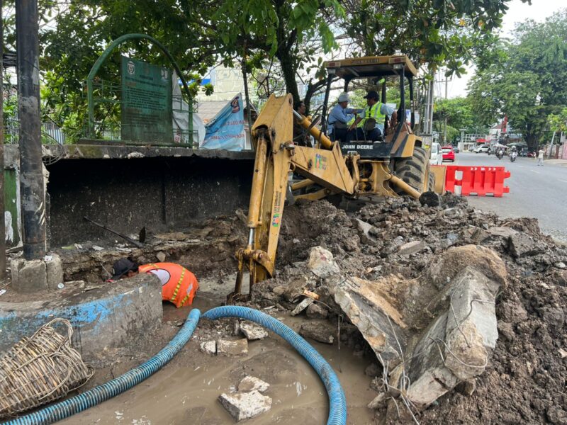 Foto : PAM Bandarmasih sigap menurunkan tim lapangan untuk melakukan perbaikan