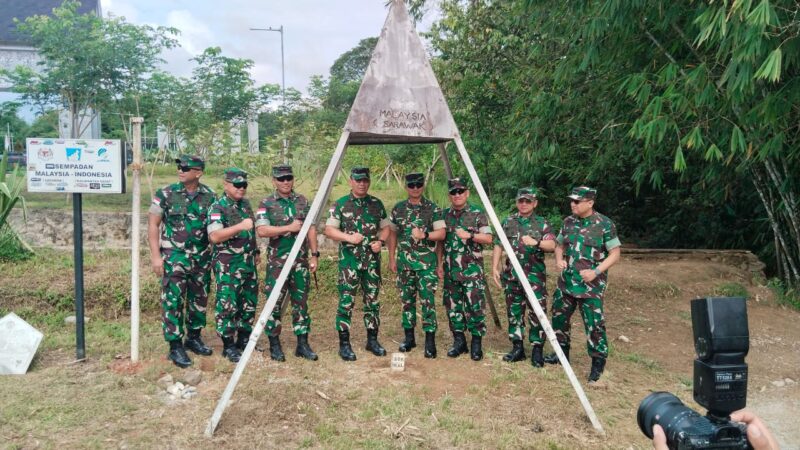 Foto : Pangdam XII/Tanjungpura, Mayjen TNI Jamallulael, S.Sos., M.Si., tinjau patok batas negara di titik Nol PLBN Jagoi Babang