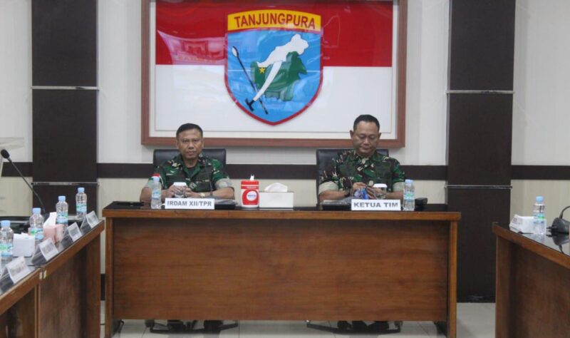 Foto : Kegiatan Pelaksanaan Pengawasan Audit Kinerja Itjenad Tahun 2025 di Satuan Jajaran Kodam XII/Tpr. Bertempat di Ruang Yudha, Makodam XII/Tpr