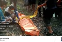 Foto : Penemuan mayat di Sungai Cigagade, Desa Cigagade, Kecamatan Balubur Limbangan, Kabupaten Garut