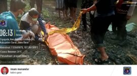 Foto : Penemuan mayat di Sungai Cigagade, Desa Cigagade, Kecamatan Balubur Limbangan, Kabupaten Garut