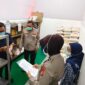 Foto : Pengecekan keamanan pangan (food safety) serta sosialisasi pemeriksaan makanan secara organoleptik atau menggunakan panca indera kepada para penerima manfaat program Makan Bergizi Gratis (MBG)