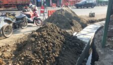 Foto : Pelaksanaan drainase di wilayah Pasar Patrol, Kecamatan Patrol, Kabupaten Indramayu
