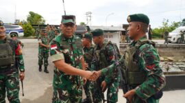 Foto : Pangdam XII/Tanjungpura Mayjen TNI Jamallulael, S.Sos., M.Si., mengunjungi PLBN Aruk dan Pos Koki Sajingan, Desa Sebunga, Sajingan Besar, Sambas
