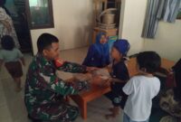 Foto : Babinsa Koramil 1002-01/Batang Alai Selatan Kopda Hidayat melaksanakan pendampingan kegiatan Posyandu Anggrek bertempat di Desa Anduhum, Kecamatan Batang Alai Selatan