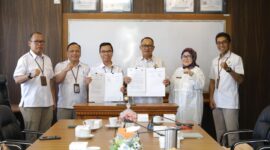 Foto : PT Air Minum Bandarmasih tanda tangani Perjanjian Kerja Sama dengan Perumda PALD, di Ruang Rapat Direktur Utama PT AM Bandarmasih