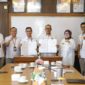 Foto : PT Air Minum Bandarmasih tanda tangani Perjanjian Kerja Sama dengan Perumda PALD, di Ruang Rapat Direktur Utama PT AM Bandarmasih