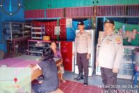 Foto : Patroli siang di perbankan, pertokoan dan pemukiman warga di kecamatan Menyuke Kabupaten Landak