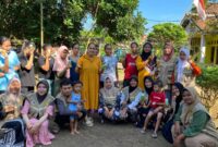 Foto : Sosialisasi dan pelatihan pembuatan sabun cuci piring cair berbahan alami dari daun jeruk