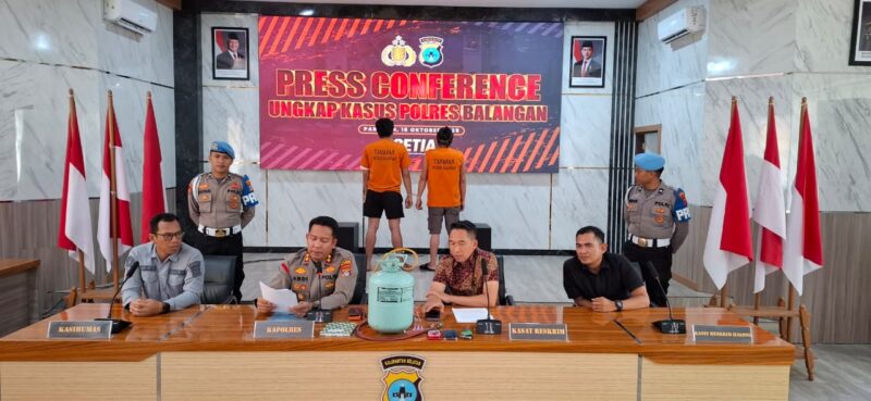 Foto : Konferensi pers pengungkapan kasus penipuan berkedok perekrutan karyawan PT Jhonlin Baratama bertempat di Mapolres Balangan