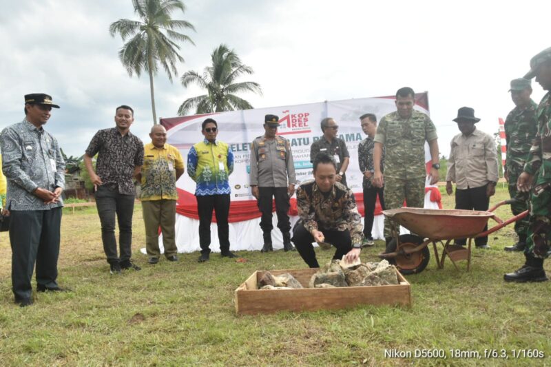 Foto : Kegiatan Ground Breaking atau peletakan batu pertama pembangunan Koperasi Desa/Kelurahan Merah Putih