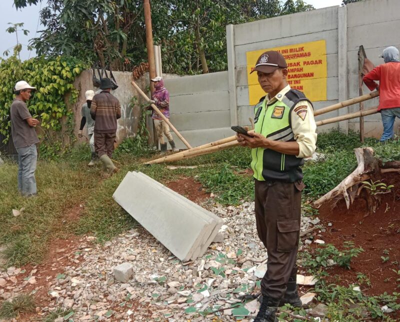 Foto : Penutupan dua titik Pintu Akses Buang Sampah yang berlokasi di wilayah Desa Talagasari