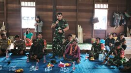 Foto : Dandim 1002/Hulu Sungai Tengah, Letkol Inf Ardiansyah Okta Putra Siregar, menghadiri pelaksanaan Aruh Adat Bawanang yang digelar di Balai Adat Kiyu