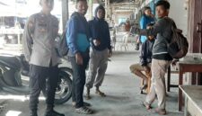 Foto : Personel Polsek Mandor melaksanakan patroli siang hari di wilayah hukum Polsek Mandor
