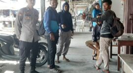 Foto : Personel Polsek Mandor melaksanakan patroli siang hari di wilayah hukum Polsek Mandor