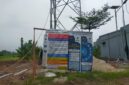 Foto : Pembangunan menara telekomunikasi milik Indosat yang berlokasi di Desa Sukamulya, Kecamatan Sukamulya, Kabupaten Tangerang