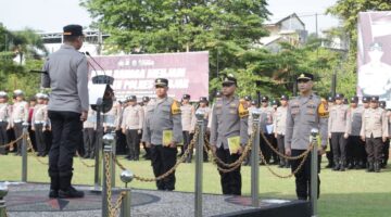 Foto : Kapolres Banjar, AKBP Dr. Fadli, memimpin apel pengukuhan sekaligus pemasangan ban lengan bagi tiga Perwira Samapta (Pamapta) di Lapangan Apel Mapolres Banjar