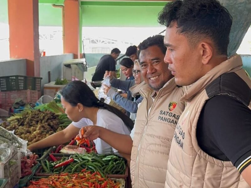 Foto : Tim Satgas Pangan Ditreskrimsus Polda Kalimantan Selatan melakukan inspeksi mendadak (sidak) ke Pasar Kuripan, Banjarmasin