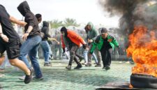 Foto : Latihan Uji Prosedur Tetap (Protap) Penanganan Huru-hara di Lapangan Tidyayu, Makodam XII/Tpr