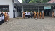 Foto : Kegiatan apel gabungan Forkopimcam Pandawan yang dilaksanakan di halaman Kantor Kecamatan Pandawan