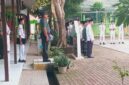 Foto : Plh. Danramil 1002-04/Labuan Amas Selatan Peltu Adei Riyanto menjadi pembina upacara bendera merah putih di Madrasah Aliyah Negeri 4 Hulu Sungai Tengah