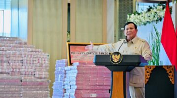 Foto : Presiden Prabowo Subianto menyaksikan secara langsung penyerahan uang pengganti kerugian negara sebesar Rp13,25 triliun dalam perkara tindak pidana korupsi pemberian fasilitas ekspor crude palm oil (CPO)
