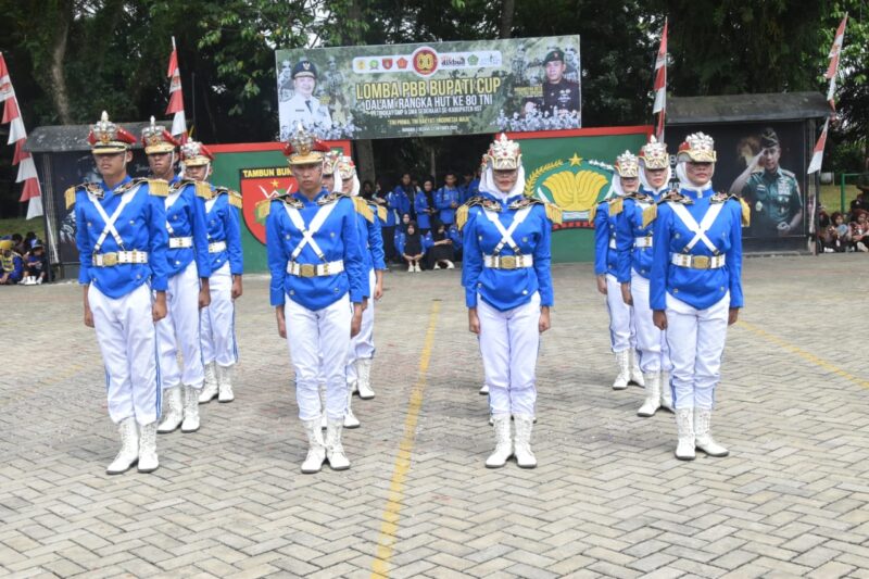 Foto : Lomba Peraturan Baris-Berbaris (PBB) Piala Bupati HST Cup Tahun 2025 tingkat SMP dan SMA sederajat