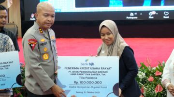 Foto : Kapolda Banten Irjen Pol Hengki menghadiri kegiatan Akad Massal Kredit Usaha Rakyat (KUR) yang diselenggarakan di pendopo Gubernur Banten